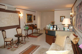 Гостиница Hotel Canusium  Каноса-Ди-Пулья